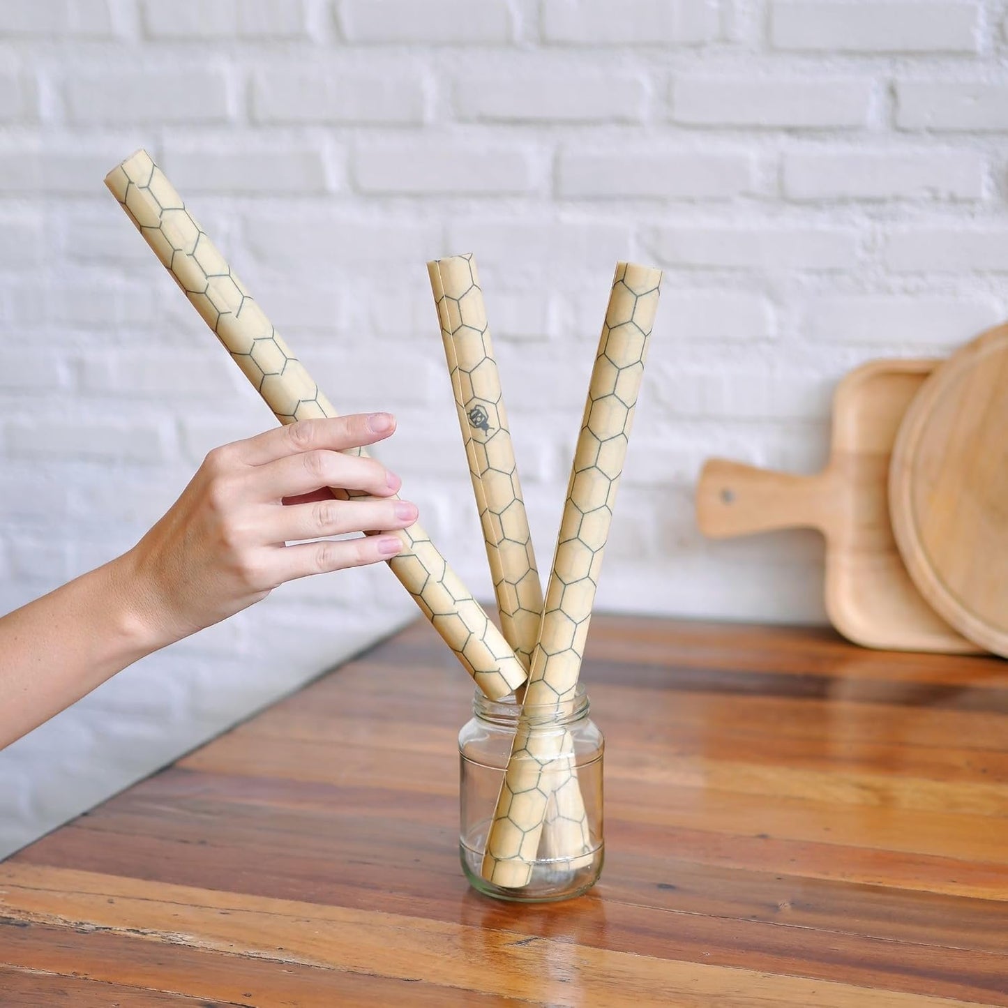 SUPERBEE Beeswax Wrap Roll XL, Reusable Beeswax Wrap for Food, Wrap Roll, Reusable Bees Wrap Paper for Wrapping Vegetables & Cheese, Bowl Covers and Sandwich Wrapping Paper, Hexagonia - 35x13"