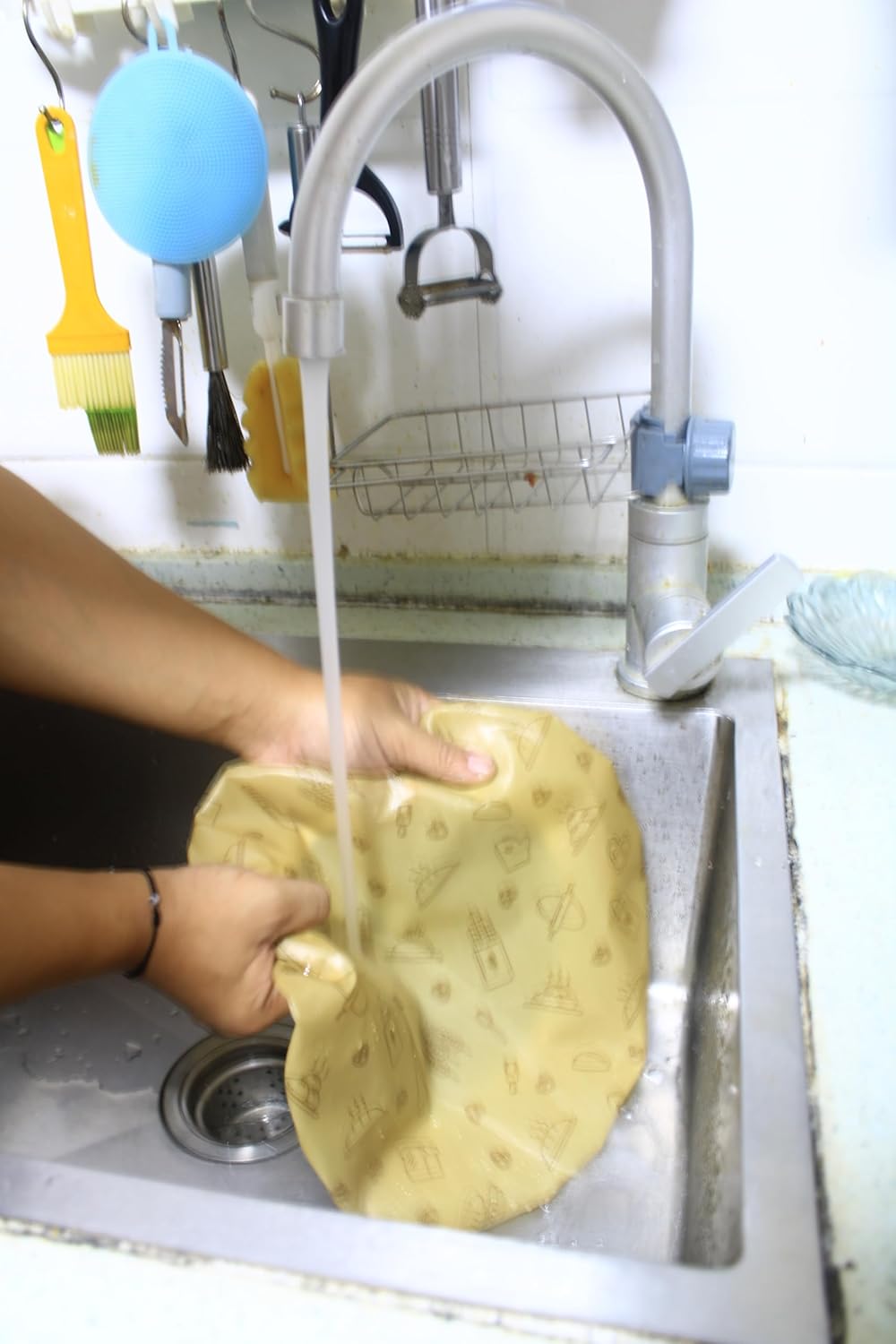 Beeswax Bowl Covers Set of 5 – Reusable Elastic Bowl Covers for Dough Proofing, Salad & Fruit Storage – Washable, Eco-Friendly Food Storage Alternative to Plastic Wrap