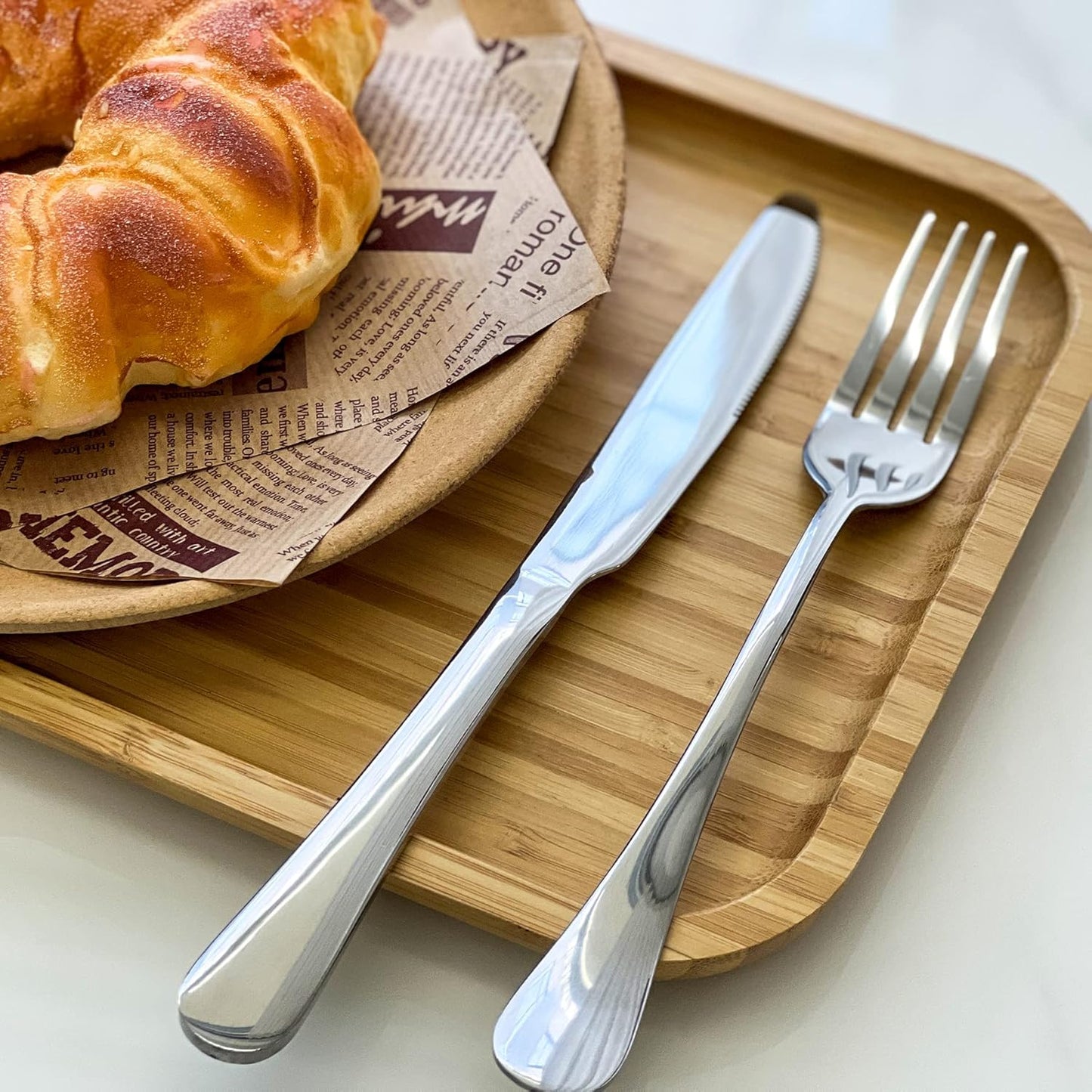 SANTUO 20 Pcs Silverware Set with 10 Dinner Knives and 10 Dinner Forks,Flatware Set with Top Food Grade Stainless Steel,Tableware Cutlery Set For Home Restaurant Hotel, Mirror Finish, Dishwasher Safe