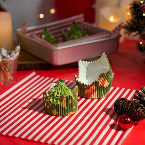 Restaurantware Baking Cups 200 Pack of 4 oz Greaseproof Cupcake Liners Disposable Oven, Freezer-Safe Paper Muffin Holders for Birthdays, Parties, Events - Image 2