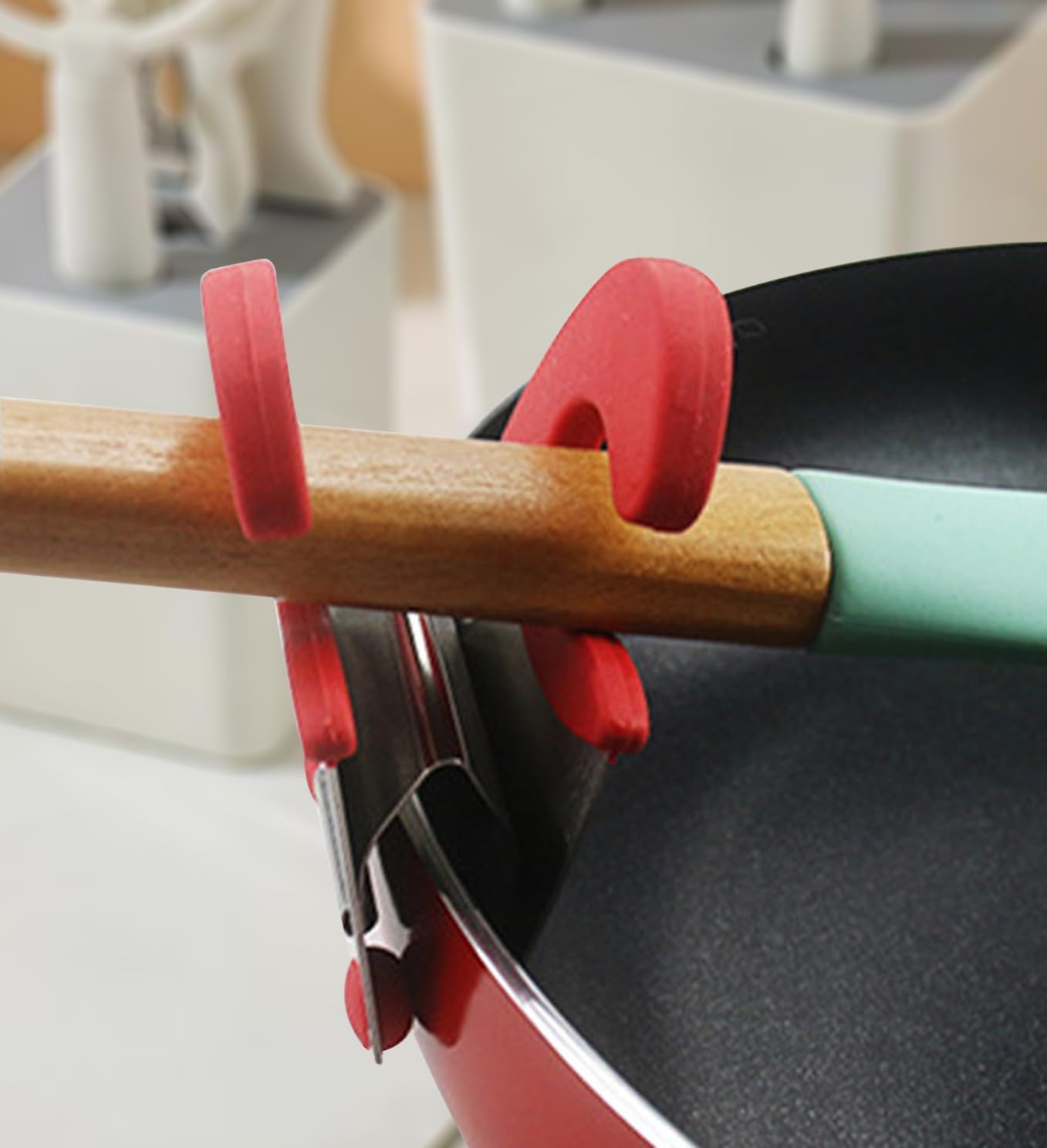 4 Pcs Anti-Scald Spoon Rest, Non Slip Stainless Steel Utensil Holder For Pots, Pans, Heat Resistant Kitchen Clips For Cooking, Stove, Home, Restaurant Use (Red)