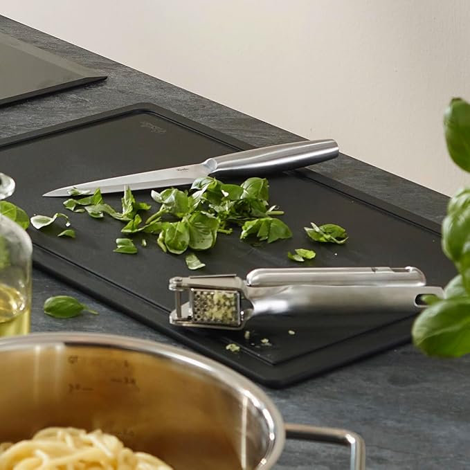 Fissler Essential Garlic Press, 18/10 Stainless Steel Garlic Mincer & Crusher, Kitchen Cooking Utensil, Ergonomic Handle, Easy to Clean, Dishwasher Safe - Image 7