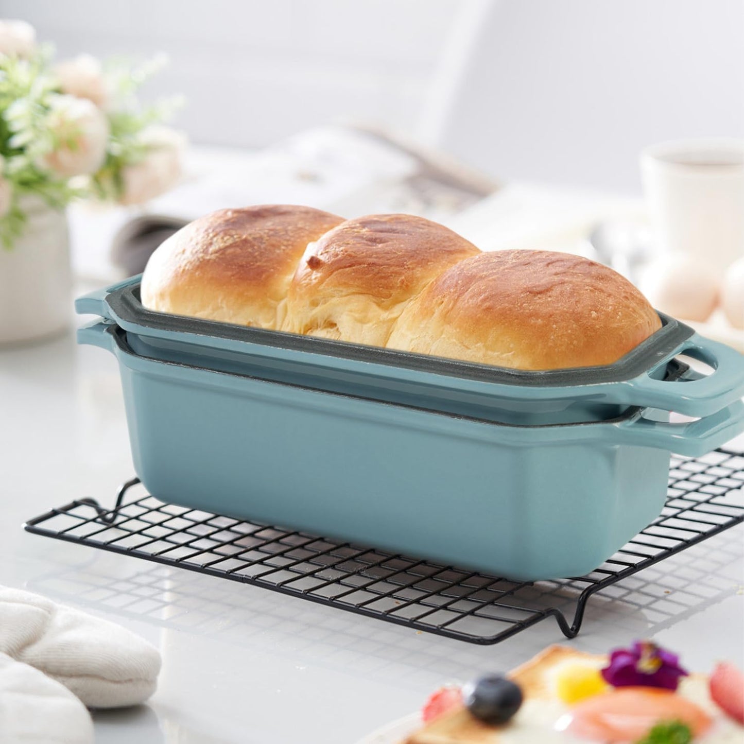 Bread Pan Cast Iron Loaf Pan with Lid Bread Loaf Pan 9x5 Inch Enameled Cast Iron Sourdough Bread Pan, LightBlue