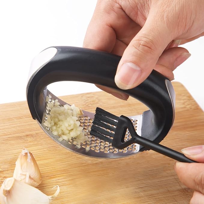 Garlic Press, 304 Food Grade Stainless Steel Garlic Crusher Kitchen Ginger Rocker with Cleaning Brush & Silicone Garlic Peeler - Image 6