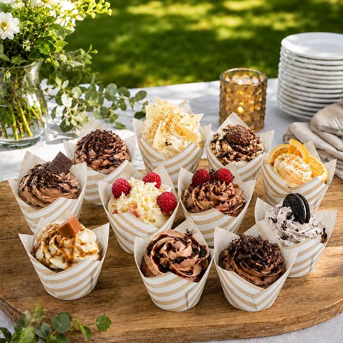 Restaurantware 3.5 oz White Paper Striped Tulip Baking Cup, 500 Pack - Image 4
